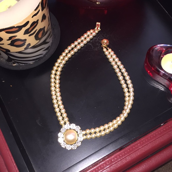 Jewelry - Vintage Pearl and Rhinestone Necklace ❣️